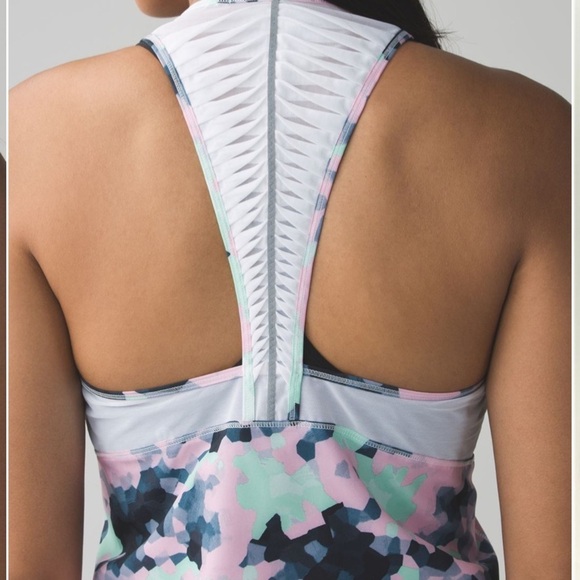 Lululemon shirt lot size 2 - Picture 2 of 16